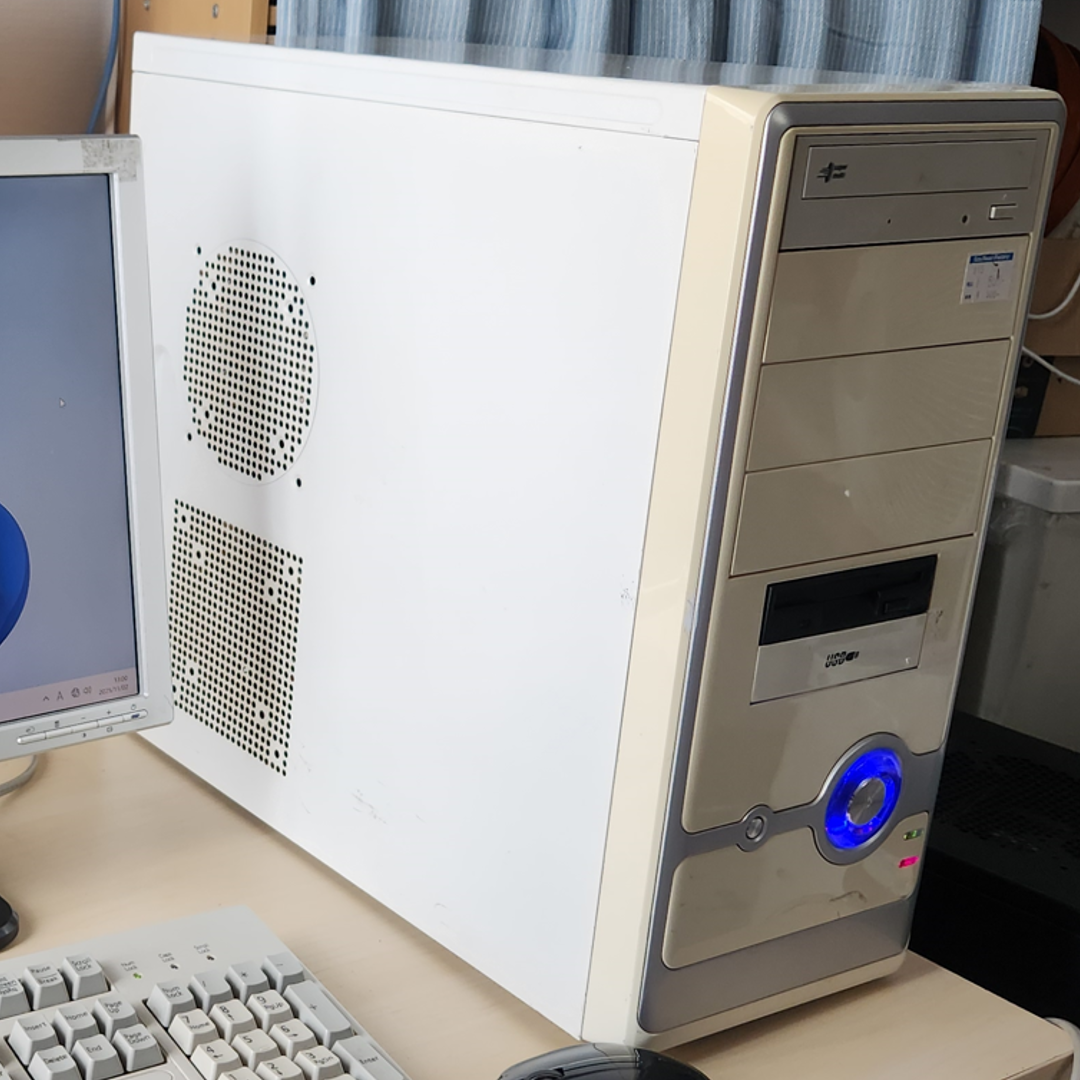 絶妙な平成感のあるPCケース